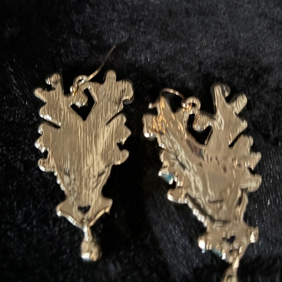 NWT - HOLIDAY EARRINGS - Picture 4 of 6